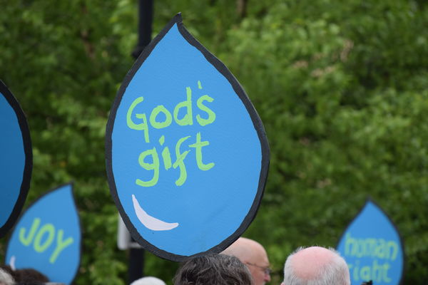 A sign in the shape of a water drop that reads "God's gift." 